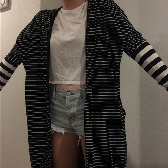 Black and white long cardigan - Picture 1 of 3